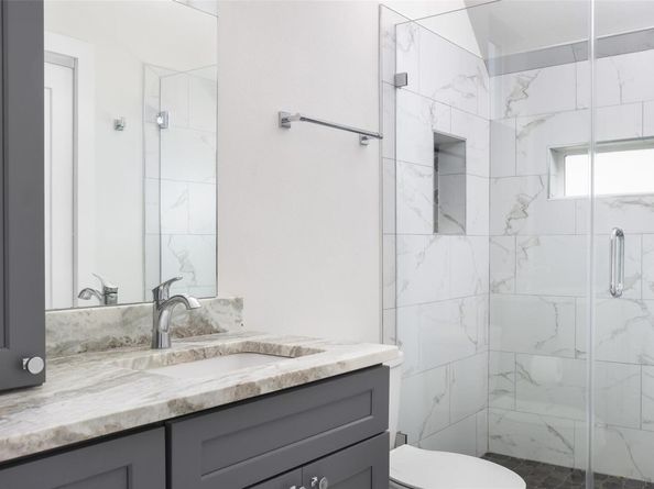 1120 Omega Ave 1, Austin TX 78721