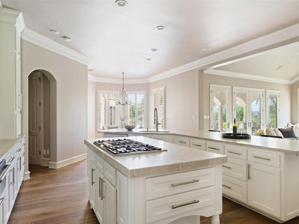 8605 Mendocino DR, Austin TX 78735
