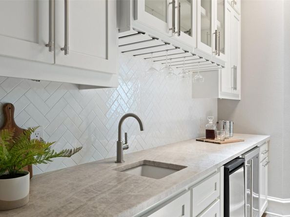 8605 Mendocino DR, Austin TX 78735