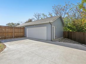 1206 Deloney ST B, Austin TX 78721