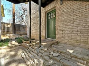 1304 Summit ST 101, Austin TX 78741