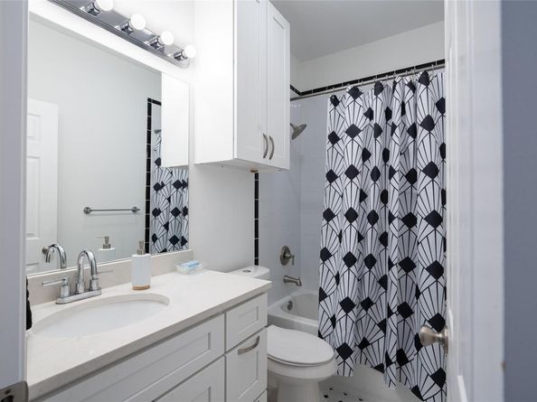 6501 Columbia Oaks Ct D8, Austin TX 78759