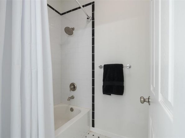 6501 Columbia Oaks Ct D8, Austin TX 78759