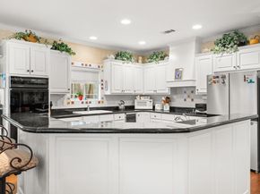 4 Tiburon Dr, The Hills TX 78738