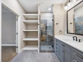 6705 Covered Bridge DR 24, Austin TX 78736