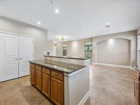 6705 Covered Bridge DR 24, Austin TX 78736