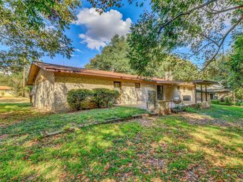1109 Hollybluff ST