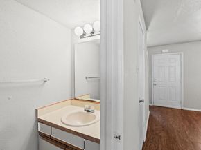 1841 River Crossing CIR B, Austin TX 78741
