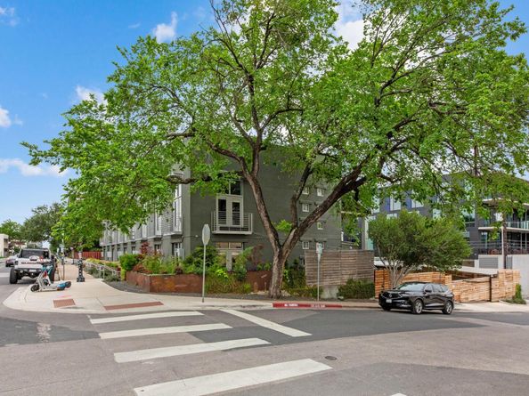 1305 E 6th ST 13, Austin TX 78702