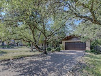 8205 Cliffview DR