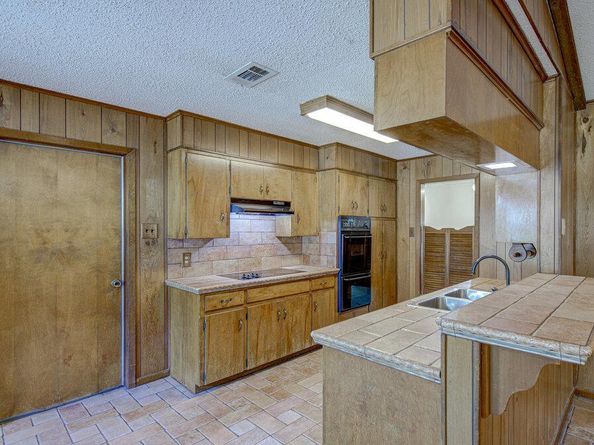 8205 Cliffview DR, Austin TX 78759