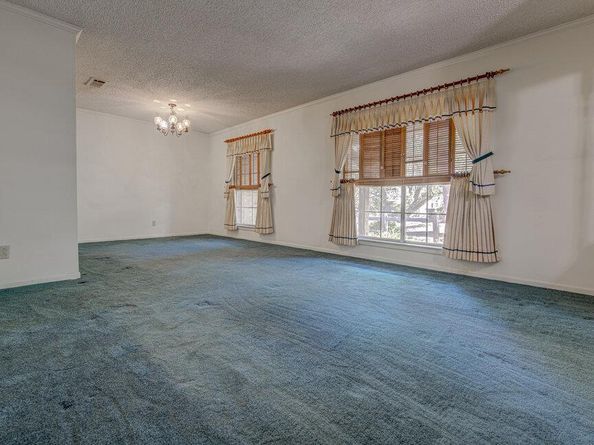 8205 Cliffview DR, Austin TX 78759