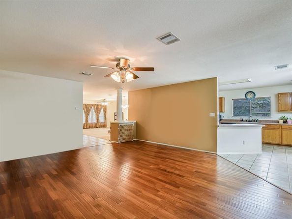 905 E Olympic DR, Pflugerville TX 78660