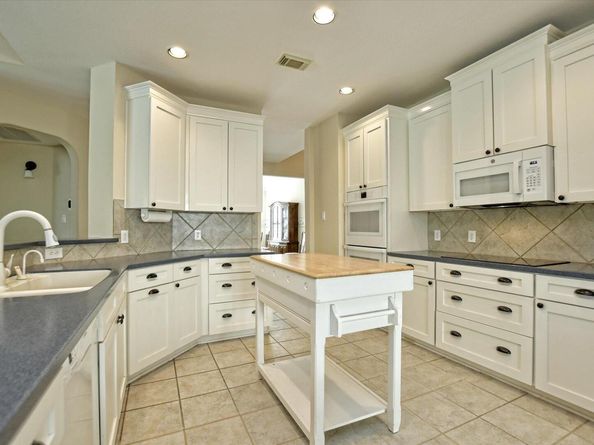 2720 Loyaga DR, Round Rock TX 78681