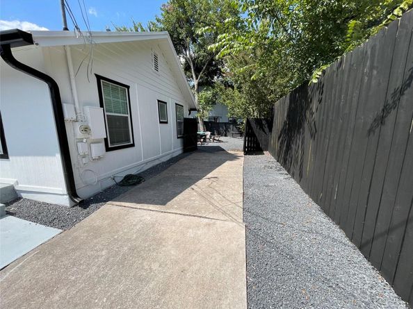 2402 Santa Rita ST, Austin TX 78702