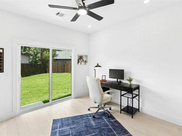 1500 Sylvan Glade RD 1A, Austin TX 78745