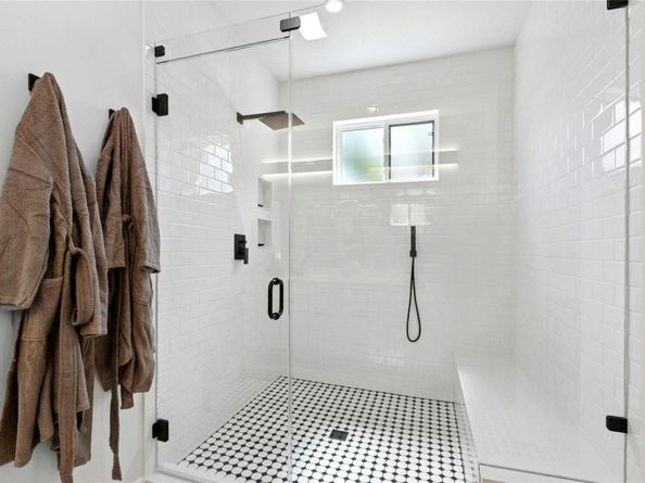 1500 Sylvan Glade RD 1A, Austin TX 78745