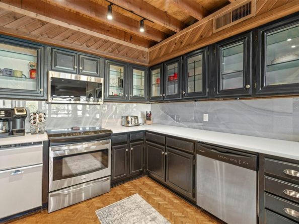 537 Venture BLVD S, Point Venture TX 78645