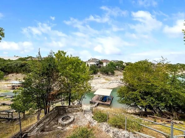 537 Venture BLVD S, Point Venture TX 78645