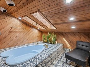 537 Venture BLVD S, Point Venture TX 78645
