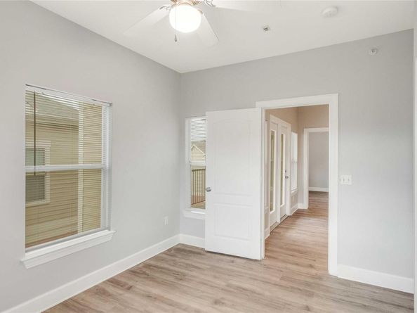 1901 Crossing PL 2302, Austin TX 78741