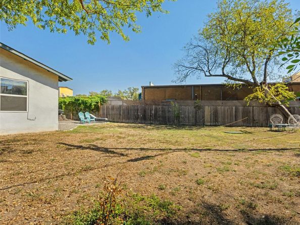 1307 E Saint Johns Ave B, Austin TX 78752