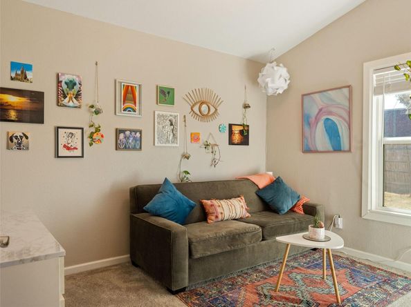 1307 E Saint Johns Ave B, Austin TX 78752