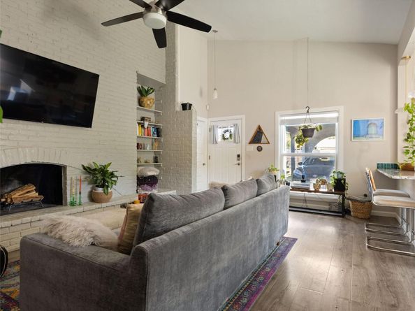 1307 E Saint Johns Ave B, Austin TX 78752