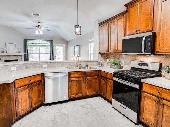 725 Crane Canyon PL, Round Rock TX 78665