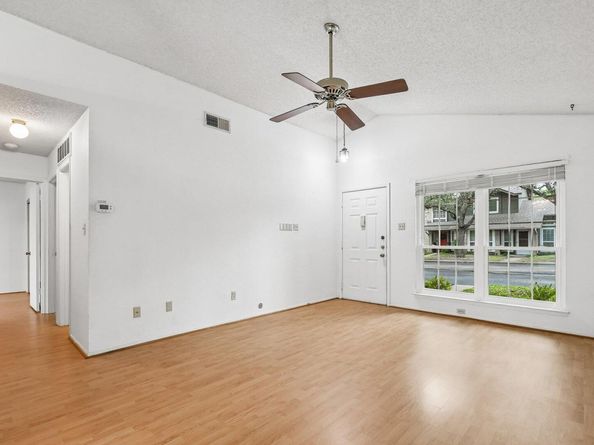 1015 E Yager LN 2, Austin TX 78753