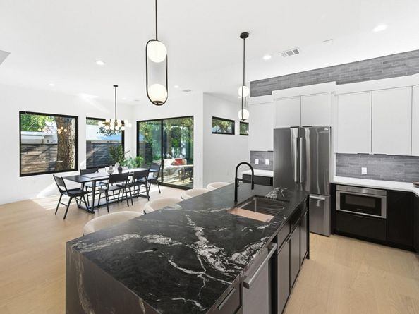 711 Kinney Ave, Austin TX 78704