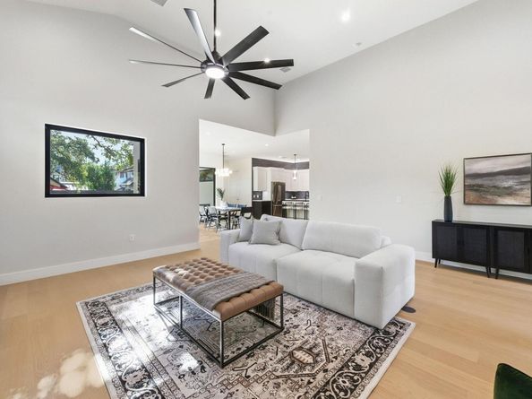 711 Kinney Ave, Austin TX 78704