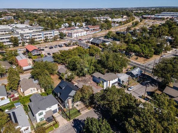 2406 Santa Maria ST, Austin TX 78702