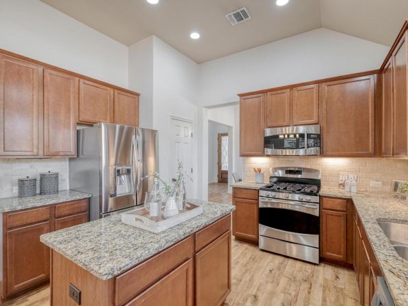 2213 Lookout Range DR, Leander TX 78641