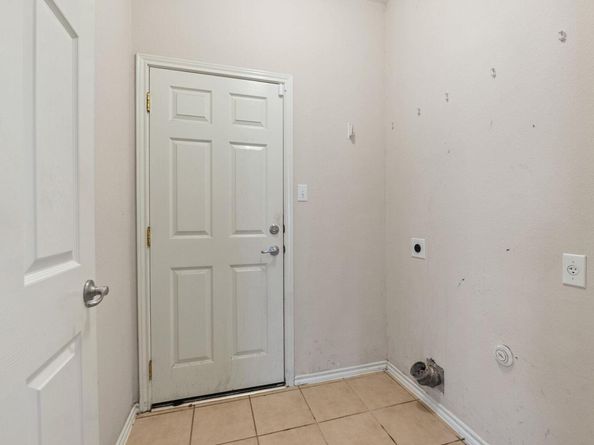 8810 Meridian Oak LN, Austin TX 78744