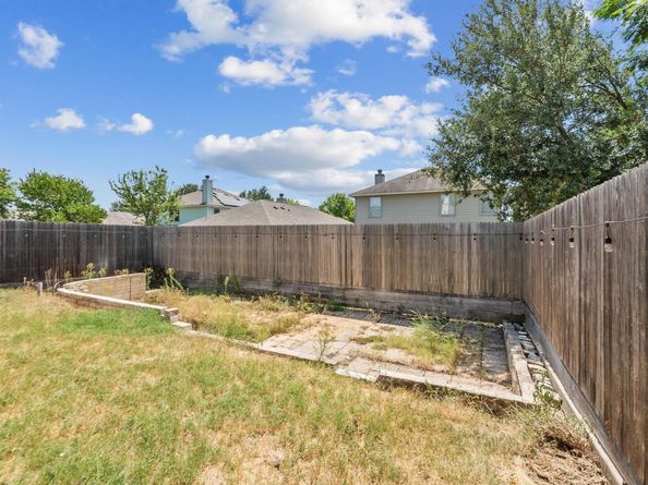 8810 Meridian Oak LN, Austin TX 78744