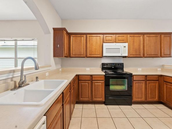 8810 Meridian Oak LN, Austin TX 78744