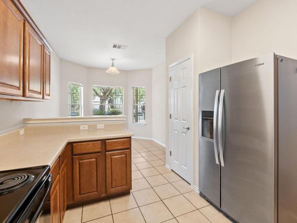 8810 Meridian Oak LN, Austin TX 78744
