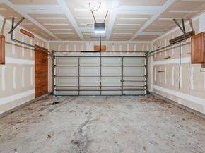 8810 Meridian Oak LN, Austin TX 78744