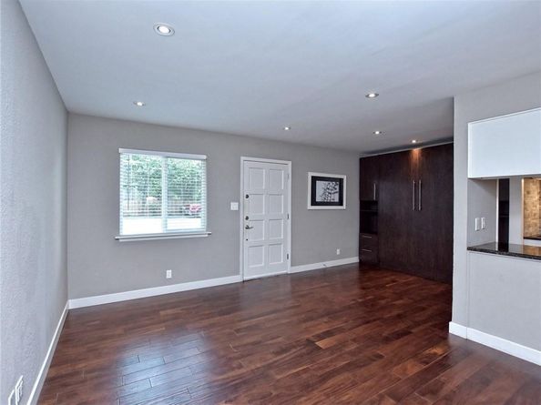4209 Burnet RD 101, Austin TX 78756