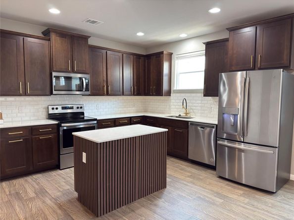 316 E Broade ST, Leander TX 78641