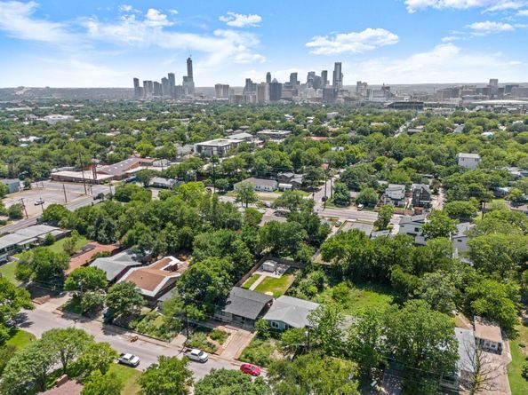 2000 Maple Ave, Austin TX 78722