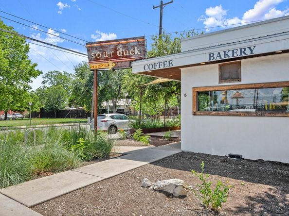 2000 Maple Ave, Austin TX 78722