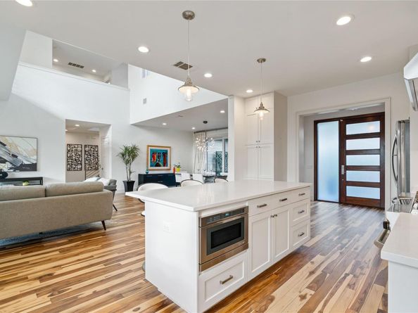 2902 Cedarview DR, Austin TX 78704