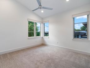 2902 Cedarview DR, Austin TX 78704