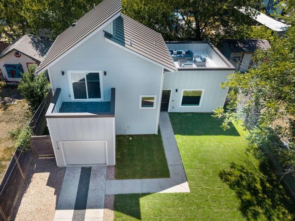 917 Vargas RD B, Austin TX 78741