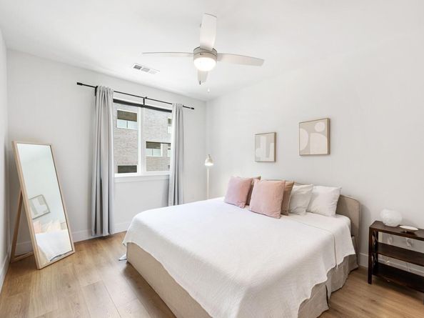 1701 Simond Ave 201, Austin TX 78723