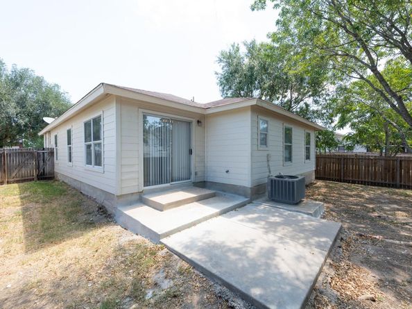 13324 Vizquel LOOP, Del Valle TX 78617