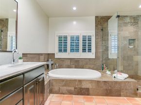 300 Bent Tree CT, West Lake Hills TX 78746