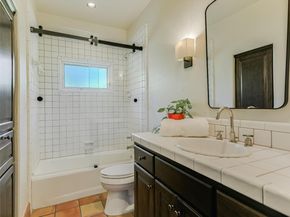 300 Bent Tree CT, West Lake Hills TX 78746